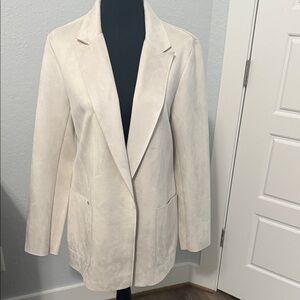 Woman’s medium lt. cream/beige faux open-front jacket w/front pockets;excellent!
